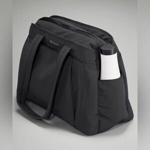 Lululemon Throwback Triple-Zip Duffle Bag 25L